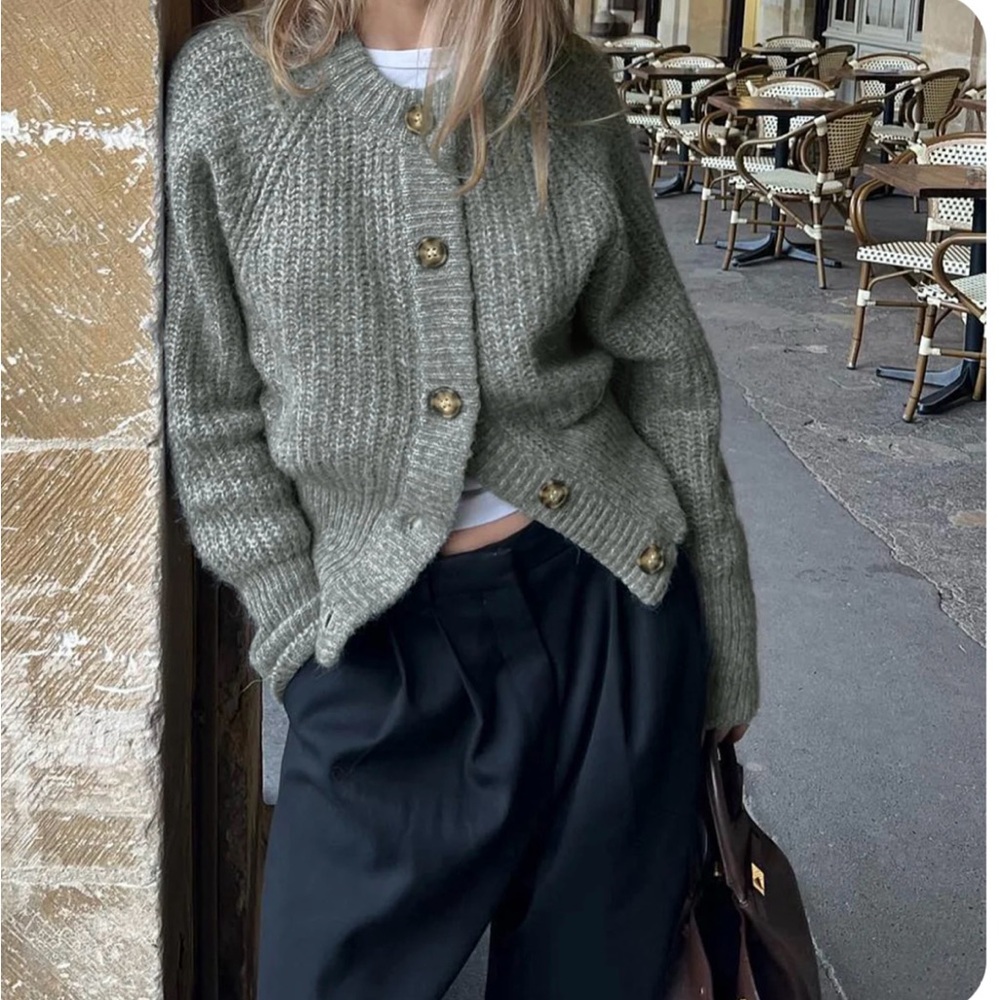 Commense  sweater